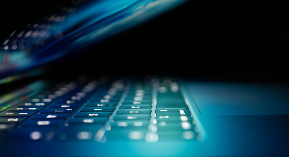 Laptop screen reflection on keyboard